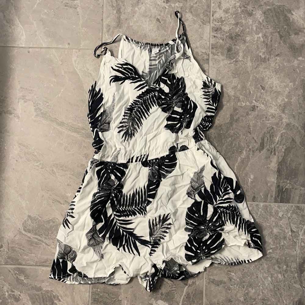 NEVER WORN Old Navy tropical romper